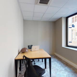 Bureau privé 7 m² 2 postes Location bureau Rue Saint-Etienne Lille 59800 - photo 1